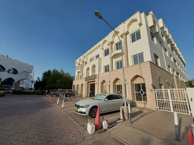 عقارات تجارية اخرى  للايجار في القرم، مسقط - مكتب للإيجار القرم، مسقط