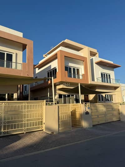 فیلا 5 غرف نوم للبيع في مدينة السلطان قابوس، مسقط - فيلا مكونة من 5 غرف نوم للبيع في مدينة سلطان قابوس، مسقط