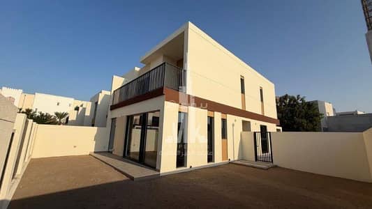 فیلا 4 غرف نوم للبيع في الموج، مسقط - فيلا مكونة من 4 غرف نوم للبيع في الموج، مسقط