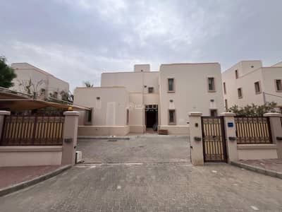 فیلا 4 غرف نوم للبيع في مسقط هيلز، مسقط - فيلا مكونة من 4 غرف نوم للبيع في مصقط هيلز، مسقط