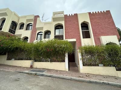 فیلا 6 غرف نوم للايجار في مدينة السلطان قابوس، مسقط - فيلا مكونة من 6 غرف للإيجار في مدينة السلطان قابوس، مسقط