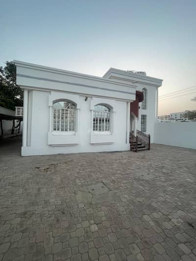 عقارات تجارية اخرى  للايجار في الموالح، مسقط - تجاري آخر للإيجار في الموالح، مسقط