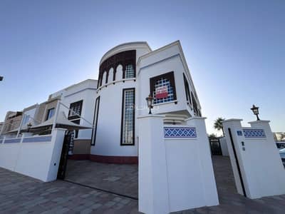 فیلا 5 غرف نوم للايجار في العذيبة، مسقط - فلة من 5 غرفة للإيجار في العذيبة، مسقط