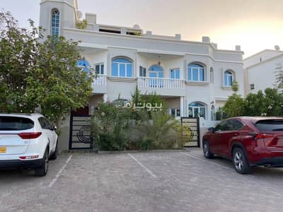 فیلا 5 غرف نوم للايجار في العذيبة، مسقط - فيلا مكونة من 5 غرف نوم للإيجار في أعزيبا، مسقط