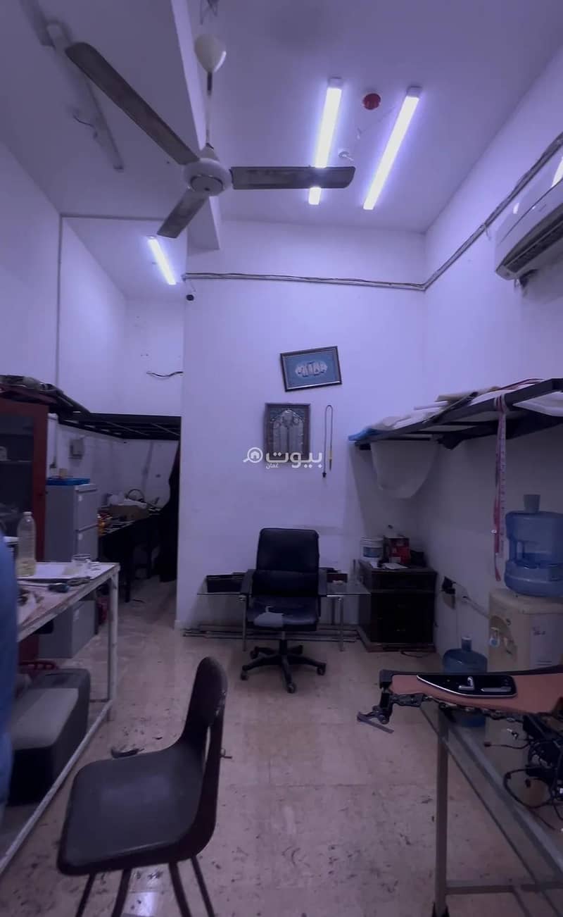 مساحة تجارية 1000 متر مربع للبيع في المعابل، مسقط مساحة تجارية 1000 متر مربع للبيع في المعابل، مسقط