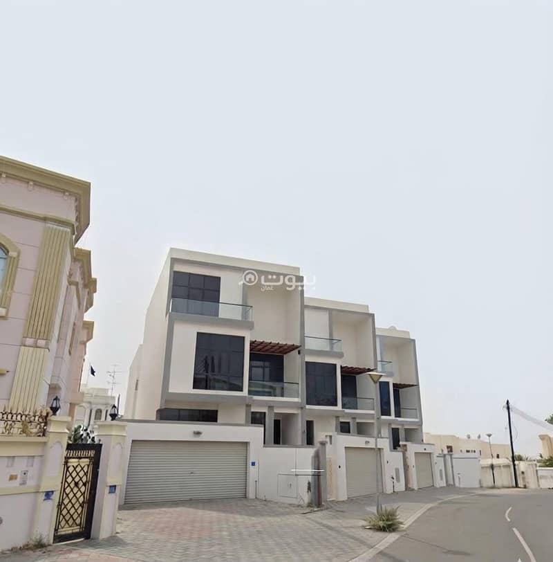 فيلا مكونة من 4 غرف للإيجار في مدينه السلطان قابوس، مسقط فيلا مكونة من 4 غرف للإيجار في مدينه السلطان قابوس، مسقط
