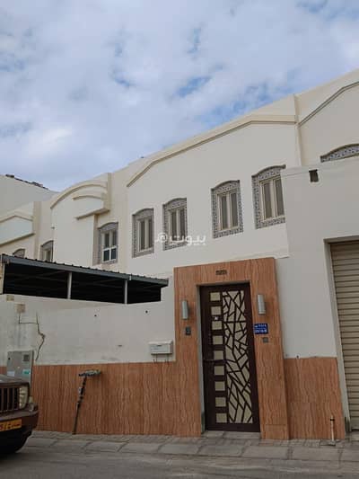 فیلا 3 غرف نوم للايجار في العذيبة، مسقط - فيلا مكونة من 3 غرف نوم للإيجار في عزيبة، مسقط