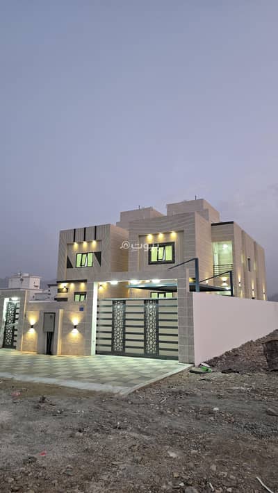 5 Bedroom Villa for Sale in Al Amarat, Muscat - 5 Bedroom Villa For Sale in Al Amarat, Muscat