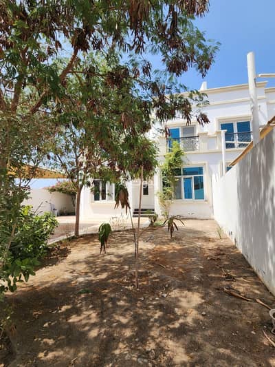 فیلا 5 غرف نوم للايجار في العذيبة، مسقط - فVilla مكونة من 5 غرف نوم للإيجار في العزيزية، مسقط