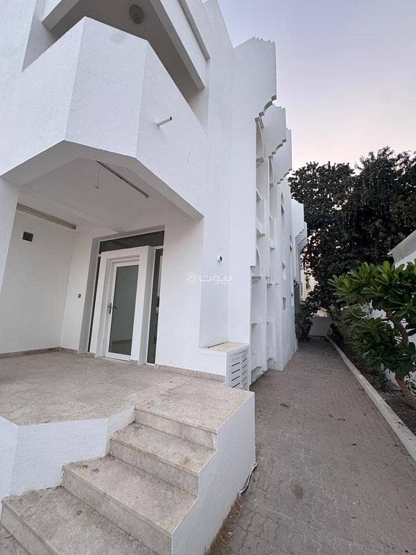 4 Bedrooms Villa For Rent Qurum, Muscat