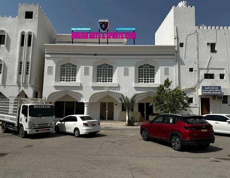4 Bedrooms Apartment For Rent Mutrah, Muscat