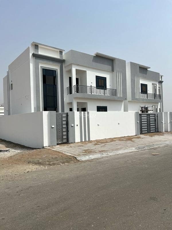 4 Bedrooms Villa For Sale Al Amarat, Muscat