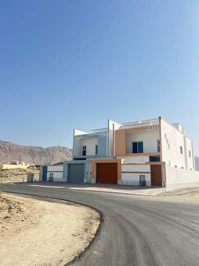 5 Bedroom Villa for Sale in Al Amarat, Muscat - 5 Bedrooms Villa For Sale in Al Amarat, Muscat