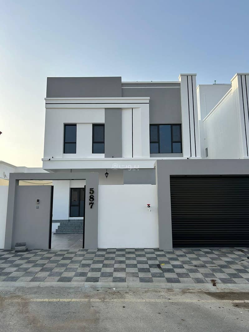 4 Bedrooms Villa For Sale in Al Amarat, Muscat