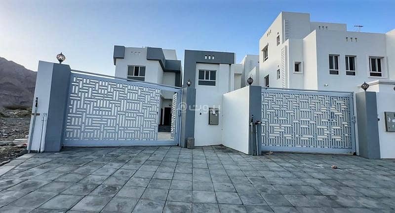 فيلا مكونة من 5 غرف نوم للبيع في الاملرات مسقط