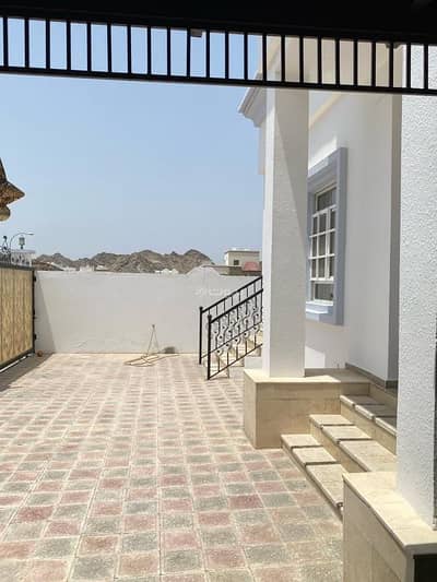 مجمع تجاري  للبيع في العامرات، مسقط - مبنى تجاري للبيع في العمارات، مسقط