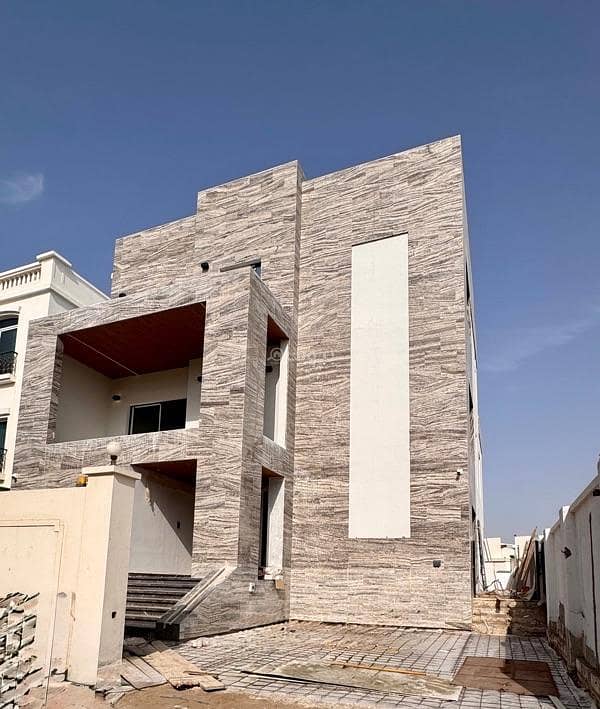 4 Bedrooms Villa For Rent Qurum, Muscat