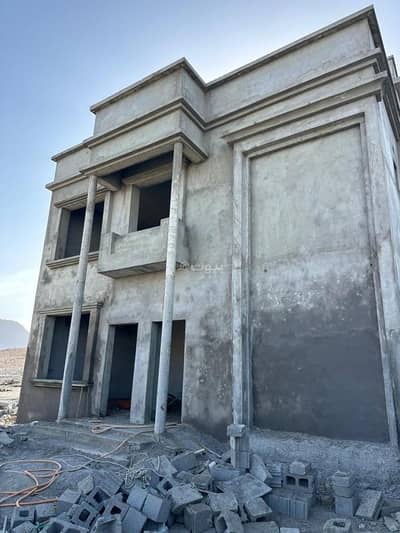 9 Bedroom Villa for Sale in Al Amarat, Muscat - 9 Bedrooms Villa For Sale in Al Amarat, Muscat