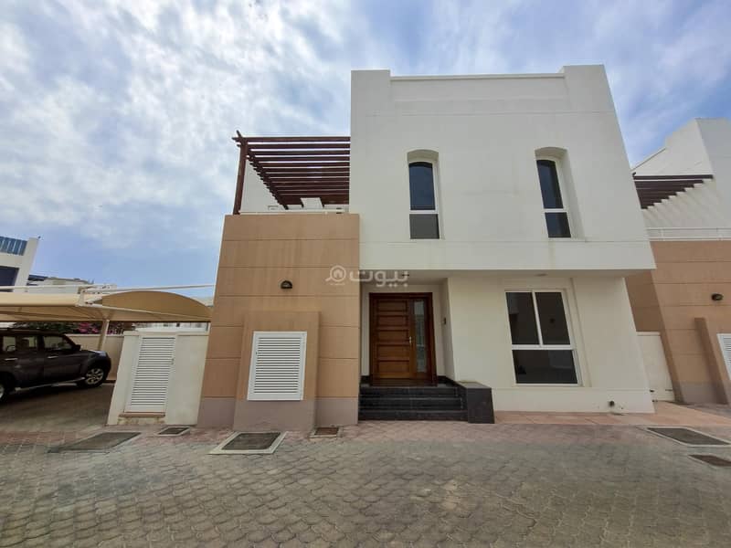 4 Bedrooms Villa For Rent Qurum, Muscat
