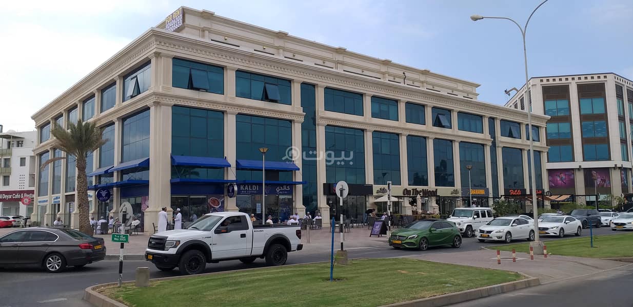 عقار تجاري للايجار في قورم، مسقط