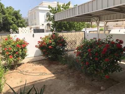 فیلا 4 غرف نوم للايجار في العذيبة، مسقط - فيلا مكونة من 4 غرف نوم للإيجار في عزايب، مسقط