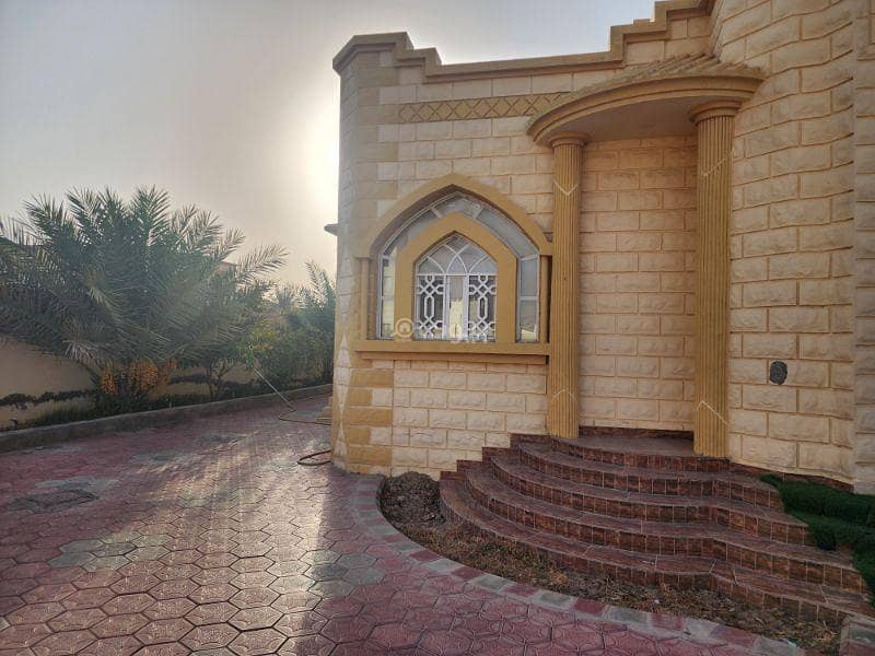 مبنى تجاري للبيع في الرستاق، الباطنة