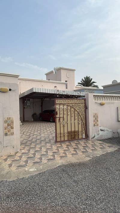 6 Bedroom Villa for Sale in Barka, Al Batinah - 6 Bedrooms Villa For Sale in Barka, Al Batinah
