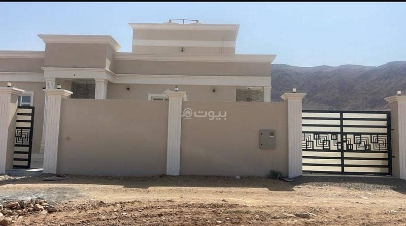 فيلا تتكون من 4 غرف نوم للبيع في صور، الشرقية