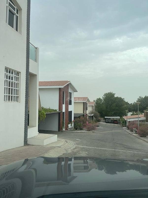 4 Bedrooms Villa For Rent in Madinat As Sultan Qaboos, Muscat