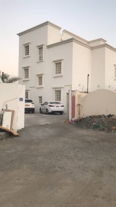 6 Bedroom Villa for Sale in Al Amarat, Muscat - 6 Bedrooms Villa For Sale Al Amarat, Muscat