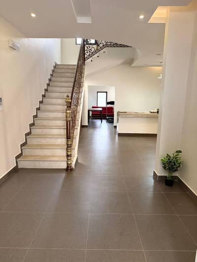 6 Bedroom Villa for Sale in Al Amarat, Muscat - 6 Bedrooms Villa For Sale in Al Amarat, Muscat