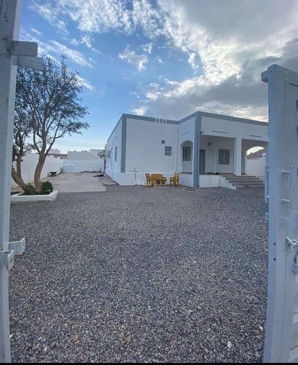 Commercial Building For Sale in Nizwa, Al Dakhiliya