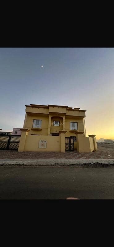 8 Bedroom Villa for Sale in Al Amarat, Muscat - 8 Bedrooms Villa For Sale in Al Amarat, Muscat