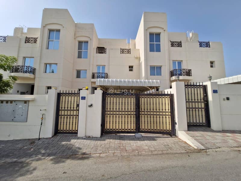 فيلا مكونة من 4 غرف نوم للإيجار في مدينة السلطان قابوس، مسقط