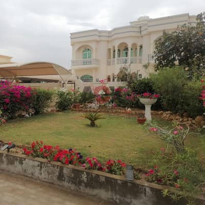 6 Bedroom Flat for Sale in Al Mawaleh, Muscat - 6 Bedrooms Apartment For Sale in Al Mawaleh, Muscat