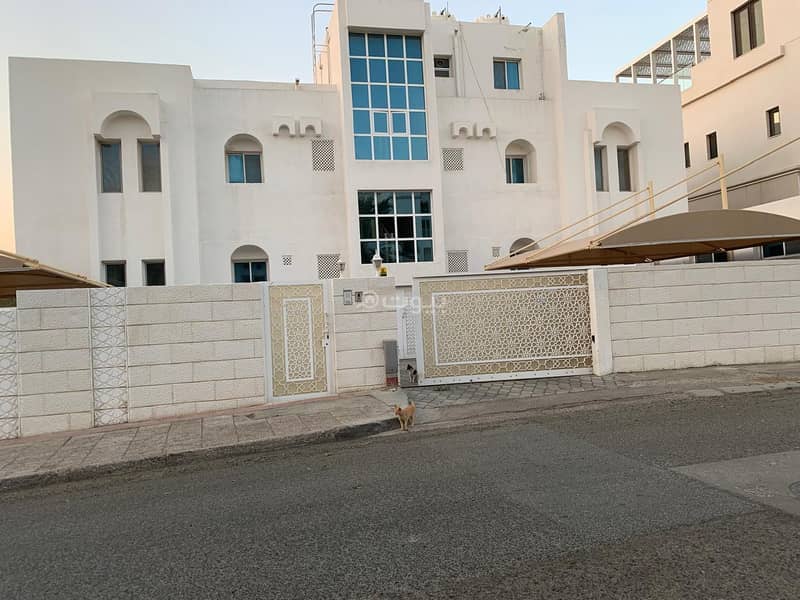 مبنى تجاري للبيع في قرم، مسقط