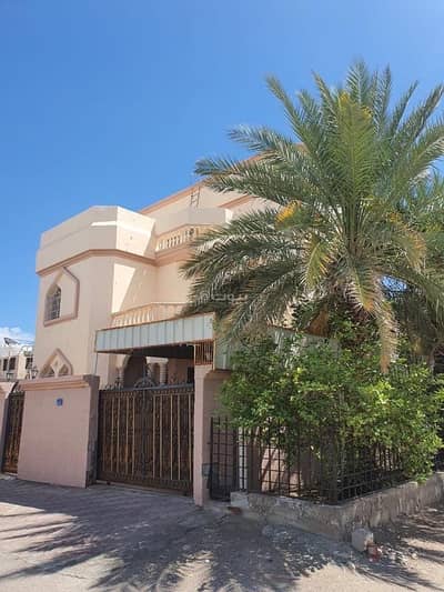 6 Bedroom Villa for Sale in Al Amarat, Muscat - 6 Bedrooms Villa For Sale in Al Amarat, Muscat