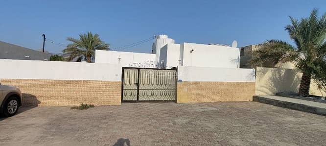 4 Bedroom Villa for Rent in Al Amarat, Muscat - 4 Bedrooms Villa For Rent in Al Amarat, Muscat