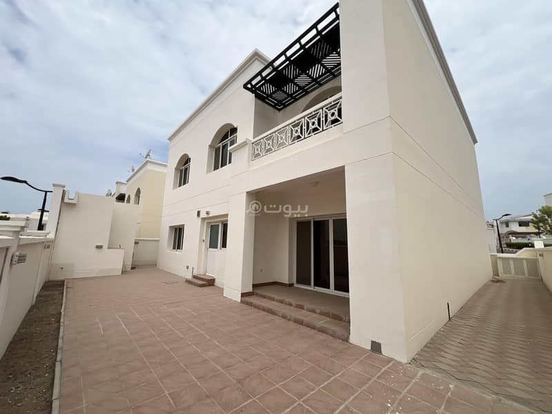 4 Bedrooms Villa For Rent in Qurum, Muscat