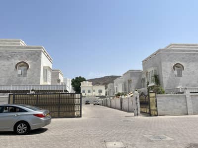 5 Bedroom Apartment for Rent in Madinat As Sultan Qaboos, Muscat - 5 Bedrooms Apartment For Rent Madinat As Sultan Qaboos, Muscat