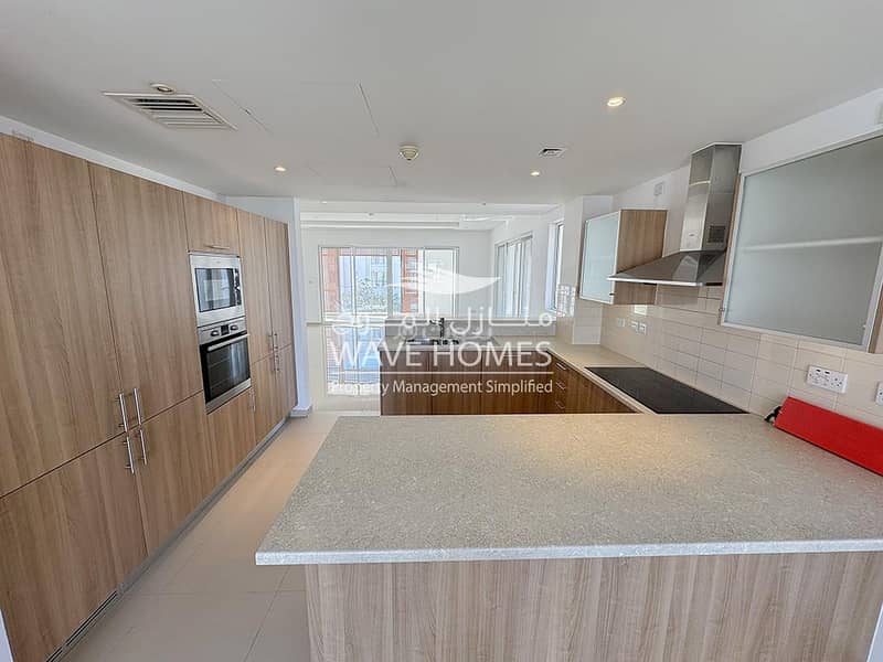3 Bedrooms Apartment For Rent The Wave (Almouj) Muscat