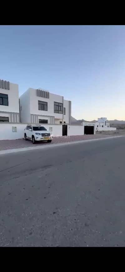 5 Bedroom Villa for Sale in Al Amarat, Muscat - Two separate twin villas for sale in Al-Amrat