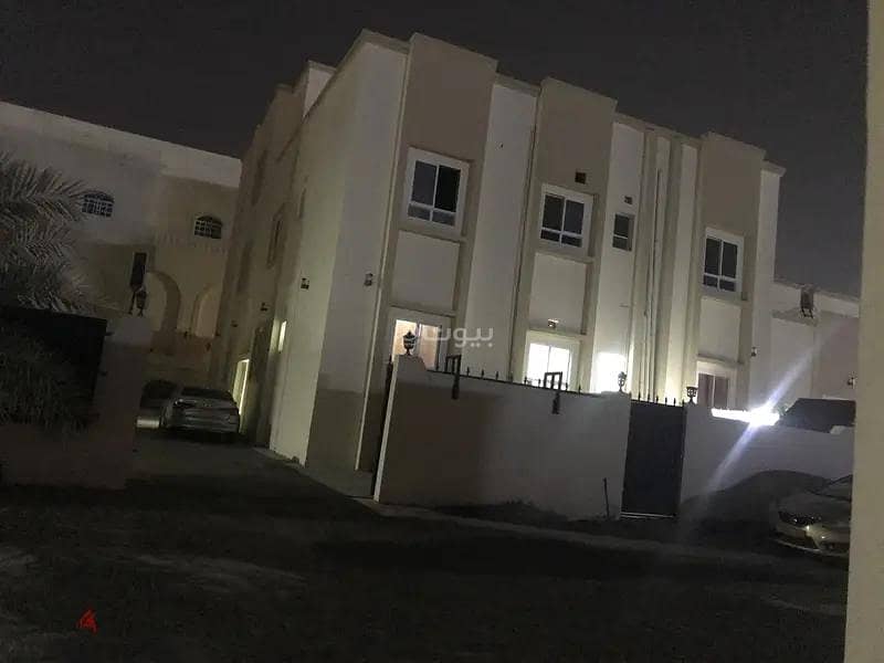 4 Bedrooms Apartment For Rent Al Amarat, Muscat