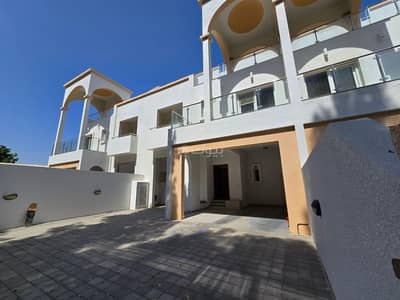 فیلا 4 غرف نوم للايجار في مدينة السلطان قابوس، مسقط - فيلا مكونة من 4 غرف نوم للإيجار في مدينة السلطان قابوس مسقط