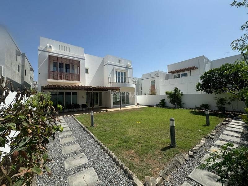 4 Bedrooms Villa For Rent The Wave (Almouj) Muscat