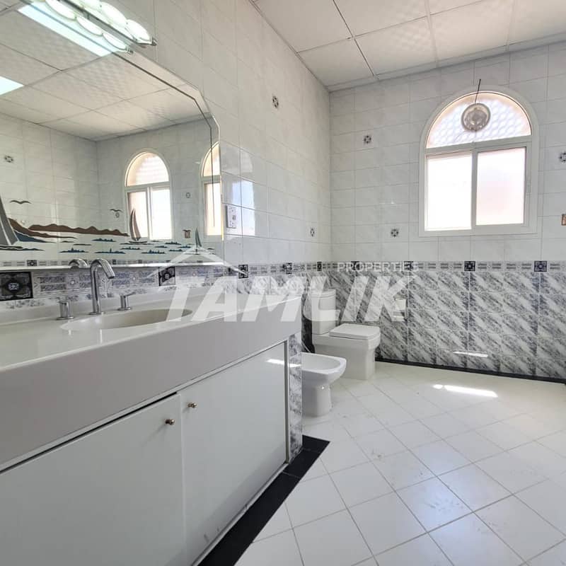 6 Bedrooms Villa for Rent in Qurum, Muscat