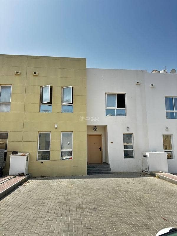 4 Bedrooms Villa For Rent Al Maabilah Muscat