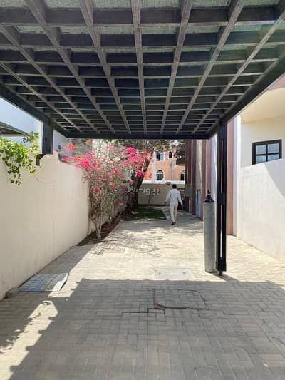 فیلا 7 غرف نوم للايجار في العذيبة، مسقط - فيلا مكونة من 7 غرف نوم للإيجار في عذيبة مسقط