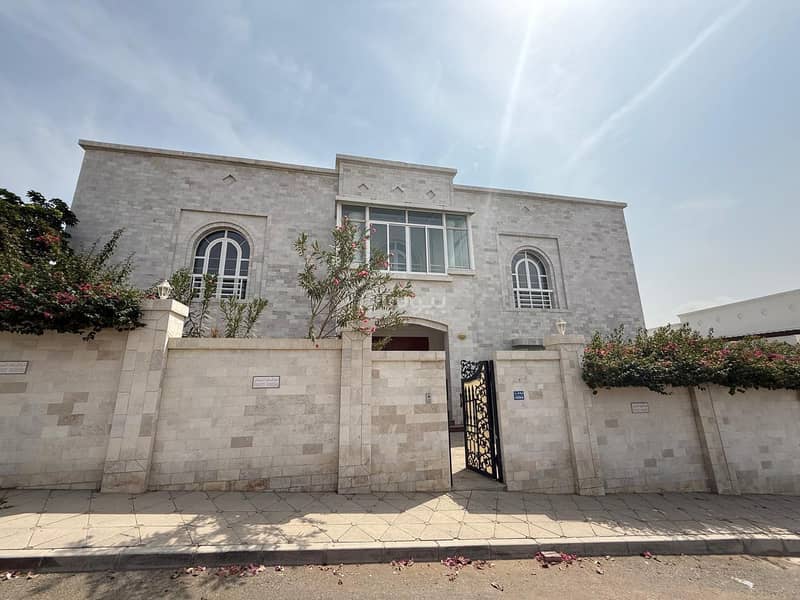 فيلا مكونة من 5 غرف نوم للإيجار في القرم، مسقط