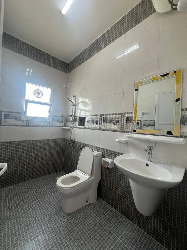 شقة مكونة من غرفتي نوم للإيجار في الهيل، مسقط